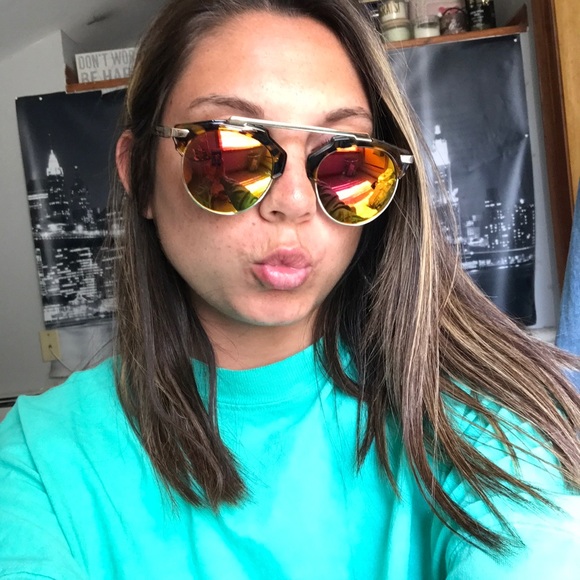 Francesca’s Sunglasses - Picture 3 of 3